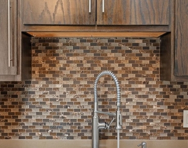 1015 Coronado Terrace - Photo Thumbnail 11