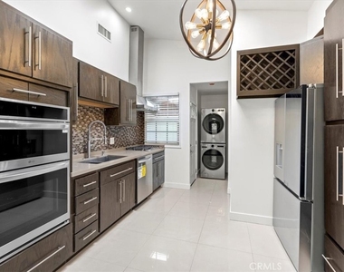 1015 Coronado Terrace - Photo Thumbnail 6