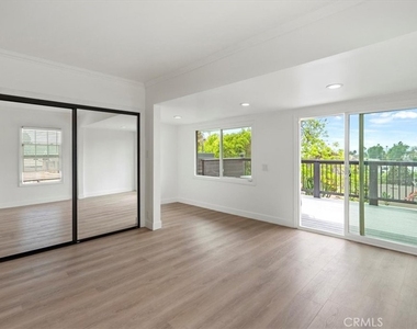 1015 Coronado Terrace - Photo Thumbnail 16