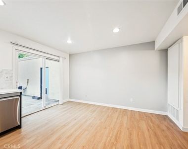 27564 Rondell - Photo Thumbnail 16