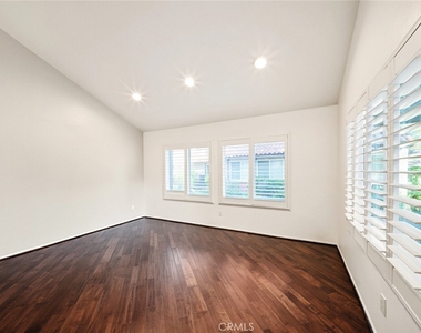 27564 Rondell - Photo Thumbnail 4