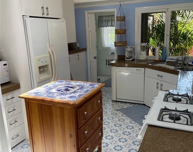 1504 Carmelita Street - Photo Thumbnail 6