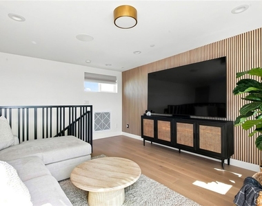 2100 Carnegie Lane - Photo Thumbnail 45