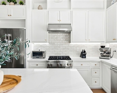 2100 Carnegie Lane - Photo Thumbnail 13