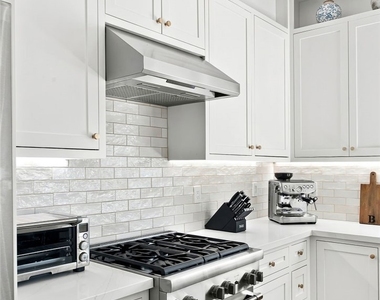 2100 Carnegie Lane - Photo Thumbnail 15