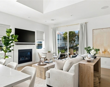 2100 Carnegie Lane - Photo Thumbnail 5