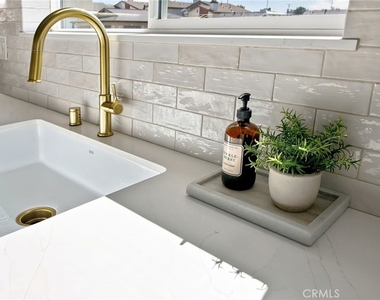 2100 Carnegie Lane - Photo Thumbnail 16