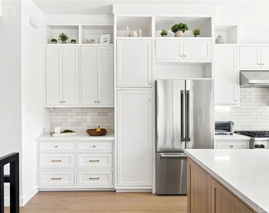 2100 Carnegie Lane - Photo Thumbnail 14