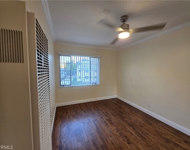 581 Levering Avenue - Photo Thumbnail 9