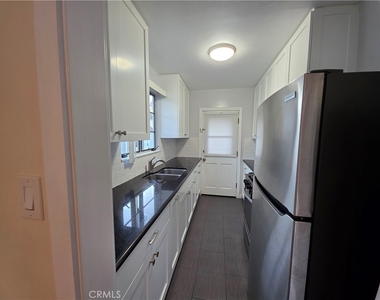 581 Levering Avenue - Photo Thumbnail 4