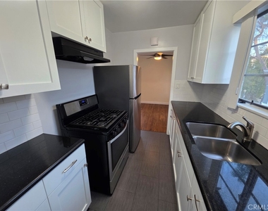 581 Levering Avenue - Photo Thumbnail 6