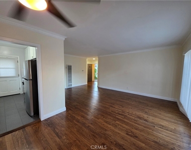 581 Levering Avenue - Photo Thumbnail 3