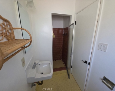 575 Levering Avenue - Photo Thumbnail 15