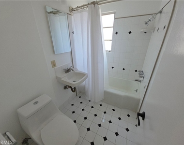 575 Levering Avenue - Photo Thumbnail 20