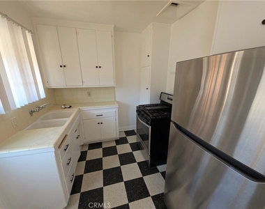 575 Levering Avenue - Photo Thumbnail 7