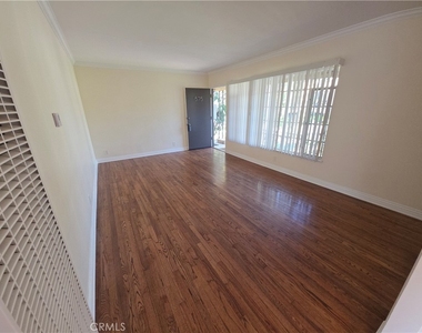 575 Levering Avenue - Photo Thumbnail 3