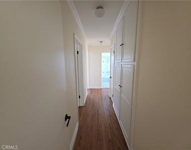 575 Levering Avenue - Photo Thumbnail 11