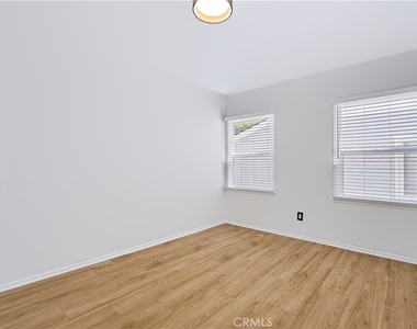 340 Avenue F - Photo Thumbnail 11