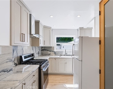 340 Avenue F - Photo Thumbnail 3
