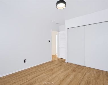 340 Avenue F - Photo Thumbnail 9