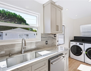 340 Avenue F - Photo Thumbnail 4