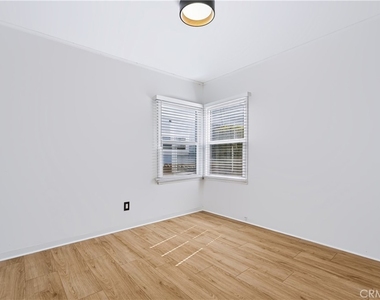 340 Avenue F - Photo Thumbnail 12
