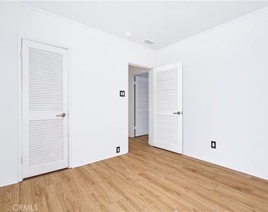 340 Avenue F - Photo Thumbnail 13