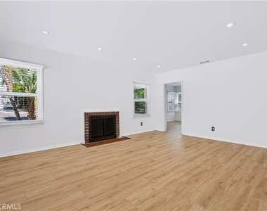 340 Avenue F - Photo Thumbnail 5