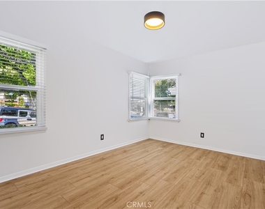 340 Avenue F - Photo Thumbnail 10