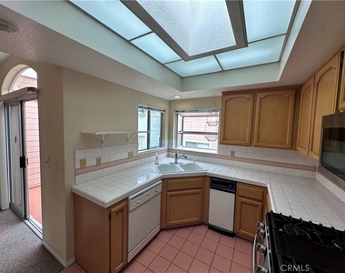 320 N Catalina Avenue - Photo Thumbnail 11