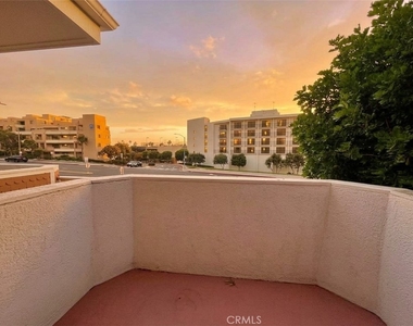 320 N Catalina Avenue - Photo Thumbnail 28