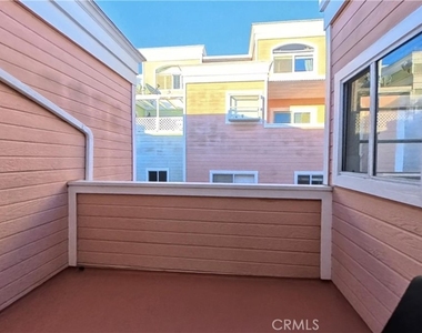 320 N Catalina Avenue - Photo Thumbnail 15