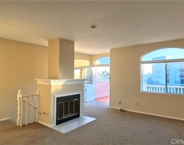 320 N Catalina Avenue - Photo Thumbnail 2