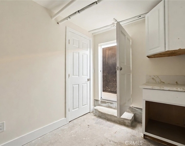 3629 W 58th Place - Photo Thumbnail 13