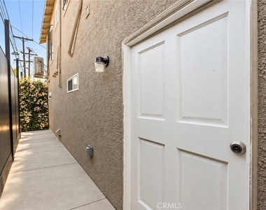 3629 W 58th Place - Photo Thumbnail 12