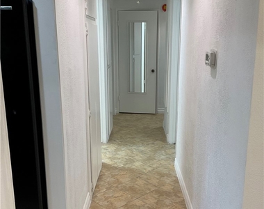 425 N Roni Lane - Photo Thumbnail 18