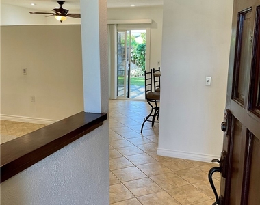 425 N Roni Lane - Photo Thumbnail 4