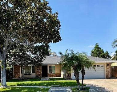 425 N Roni Lane - Photo Thumbnail 3