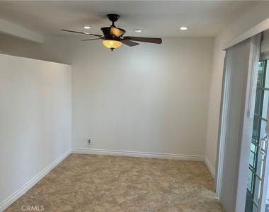 425 N Roni Lane - Photo Thumbnail 8