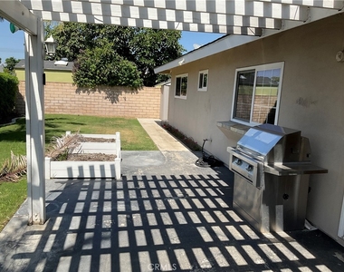 425 N Roni Lane - Photo Thumbnail 30