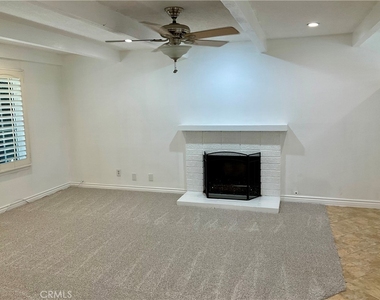 425 N Roni Lane - Photo Thumbnail 6