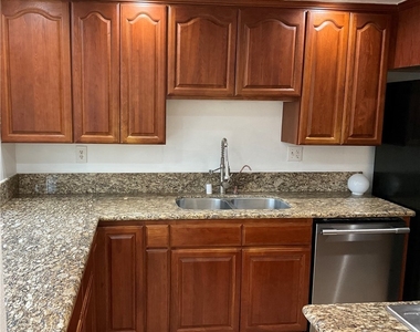 425 N Roni Lane - Photo Thumbnail 11