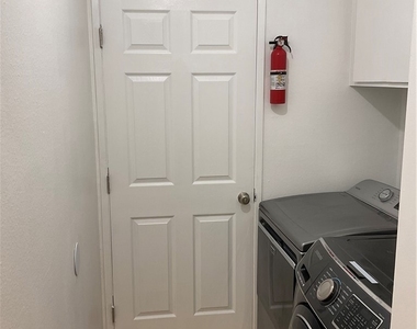 425 N Roni Lane - Photo Thumbnail 28