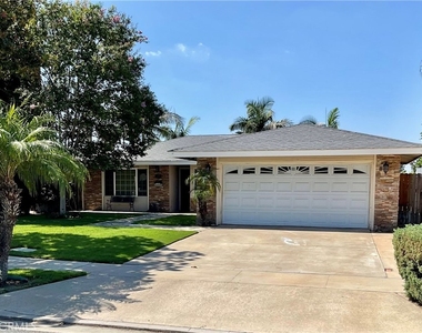 425 N Roni Lane - Photo Thumbnail 2