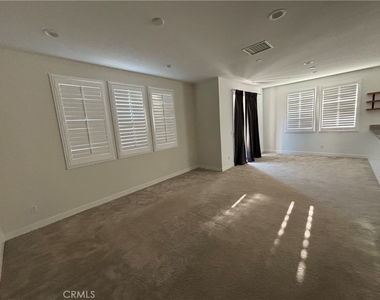 1422 N Harbor - Photo Thumbnail 4