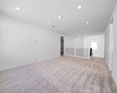 121 Wild Flower - Photo Thumbnail 13