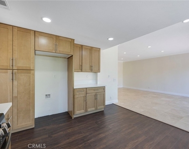 9821 Sunrise Lane - Photo Thumbnail 11