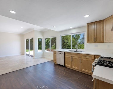 9821 Sunrise Lane - Photo Thumbnail 13