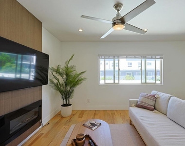 455 Orange Ave. - Photo Thumbnail 2