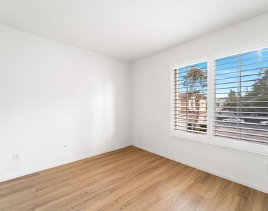 8265 Gold Coast Drive - Photo Thumbnail 16